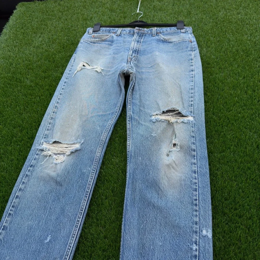 VTG Levis 505 Mens 36x33 Regular Fit Straight Distressed Light Wash Denim Jeans‎